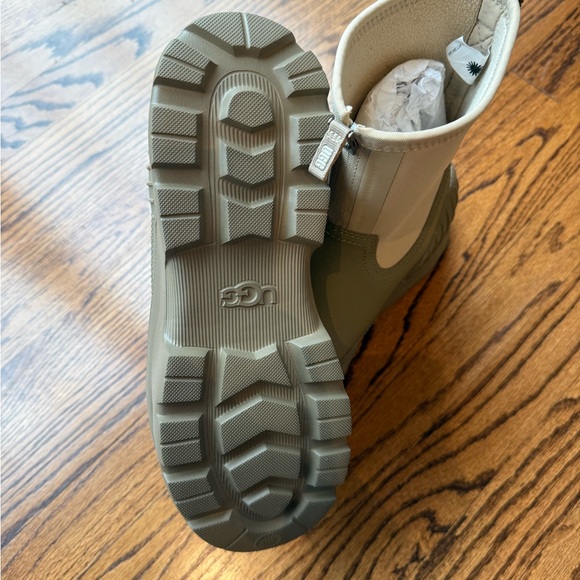 BNWT UGG Neumel x waterproof zip boots - Picture 3 of 6